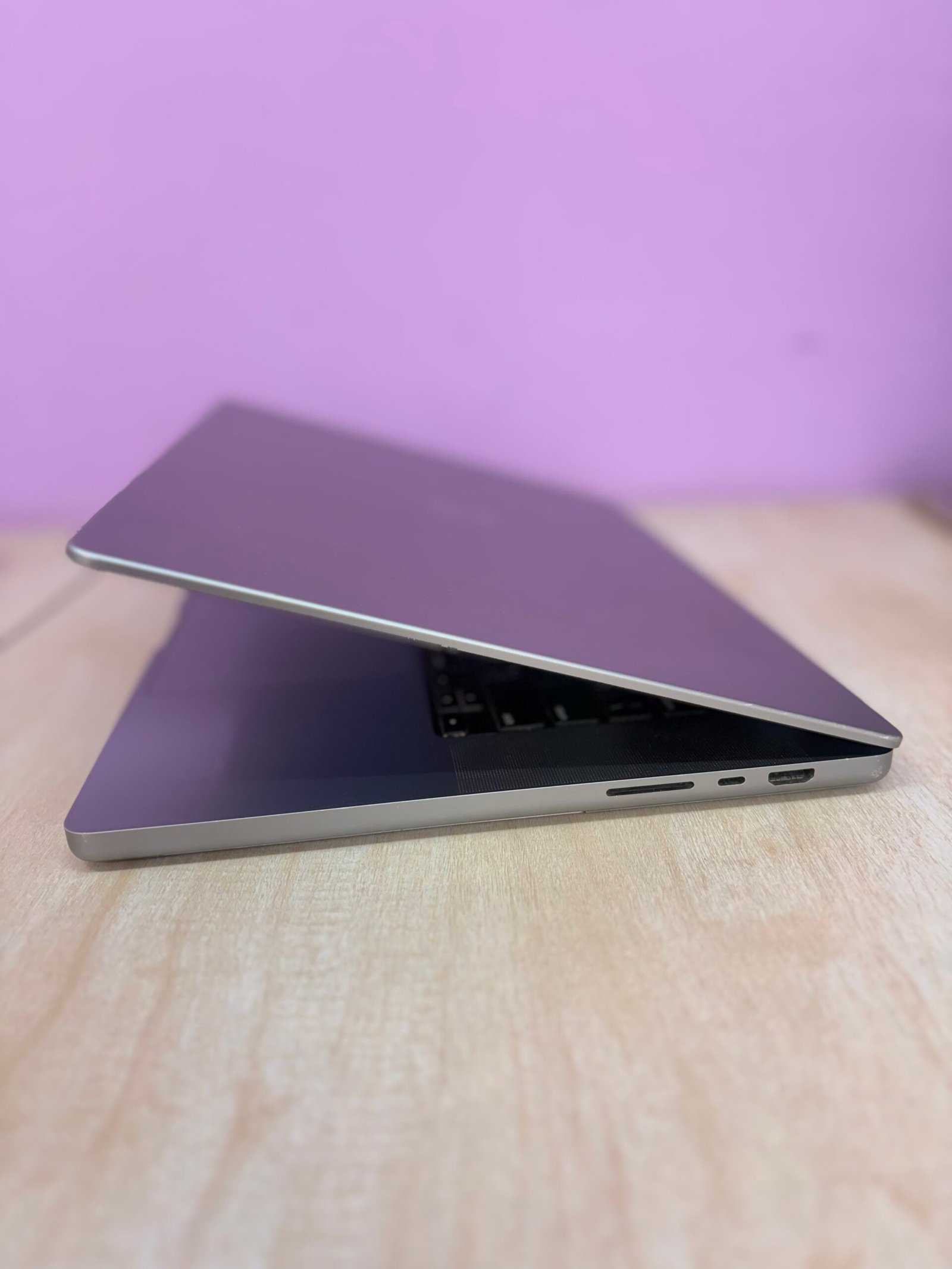 Pre Owned MacBook Pro A2485 |  M1 Max 64GB Ram 1 TB SSD