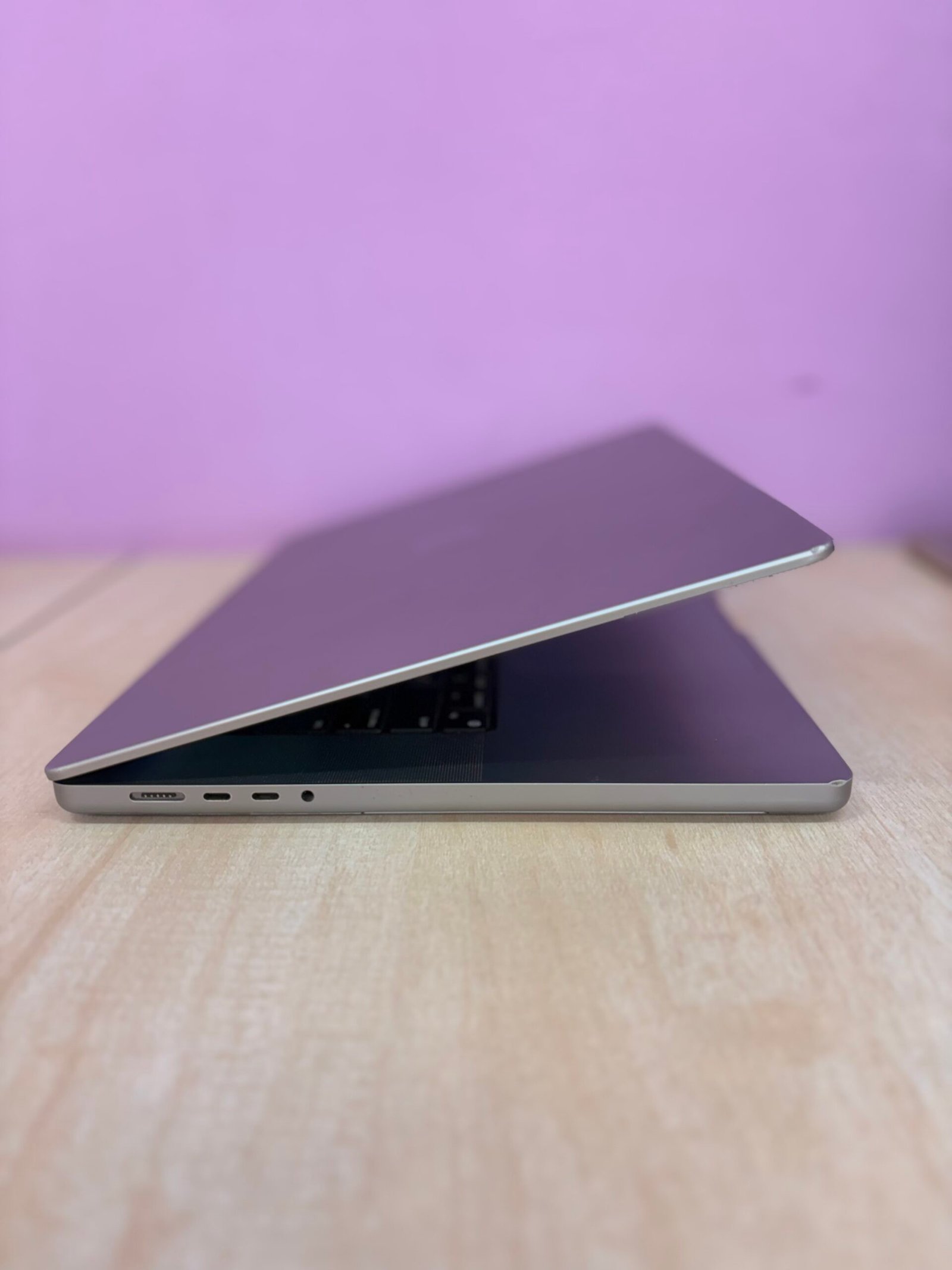 Pre Owned MacBook Pro A2485 |  M1 Max 64GB Ram 1 TB SSD