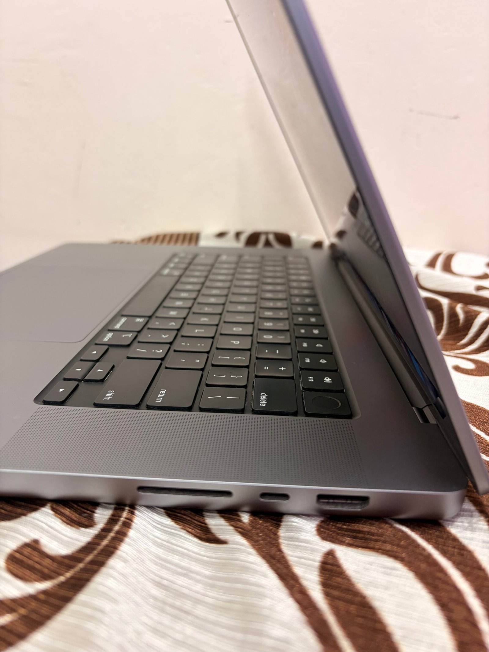 Pre Owned MacBook Pro A2485 |  M1 Pro 16GB Ram 512 GB SSD