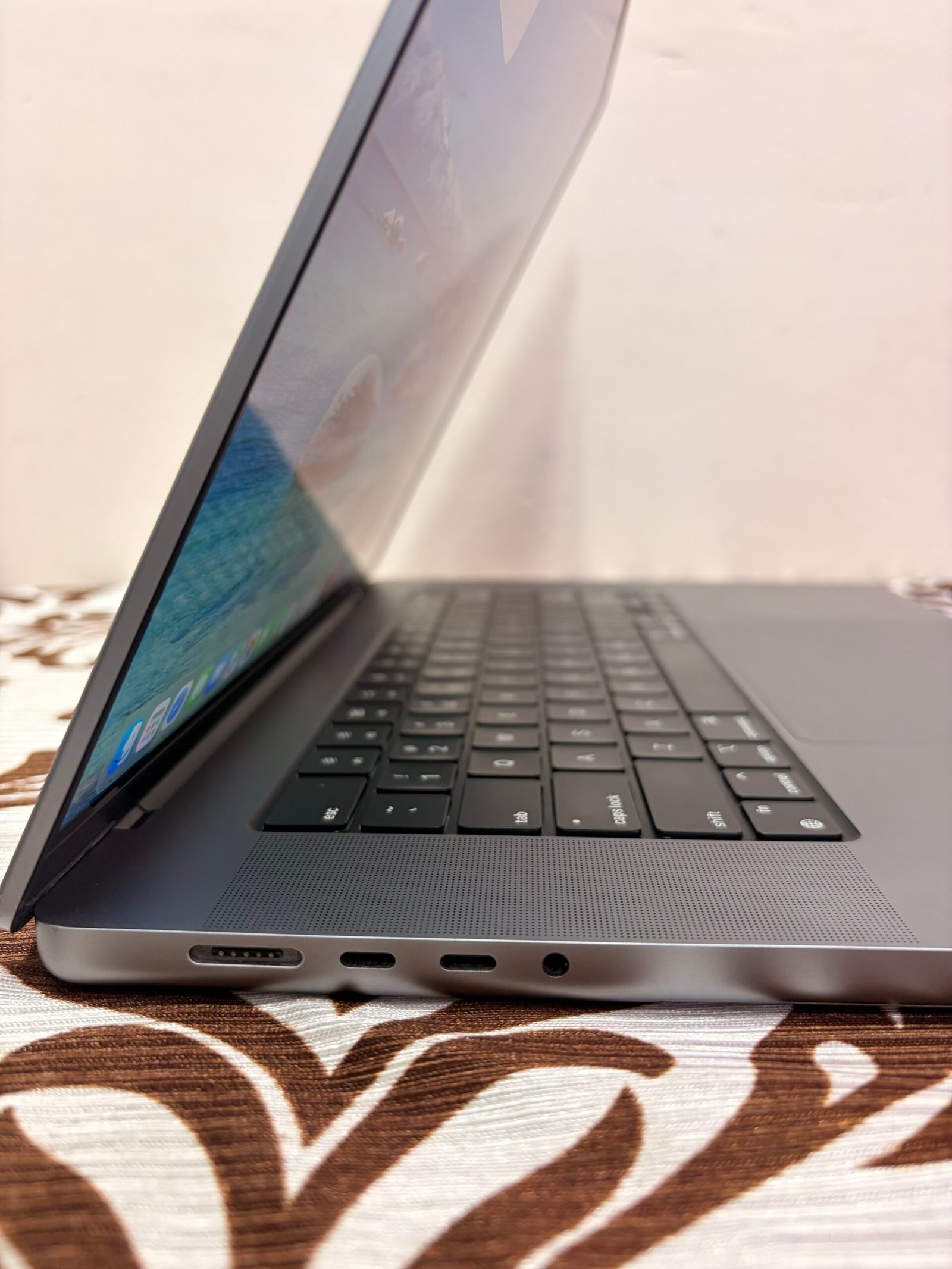 Pre Owned MacBook Pro A2485 |  M1 Pro 16GB Ram 512 GB SSD